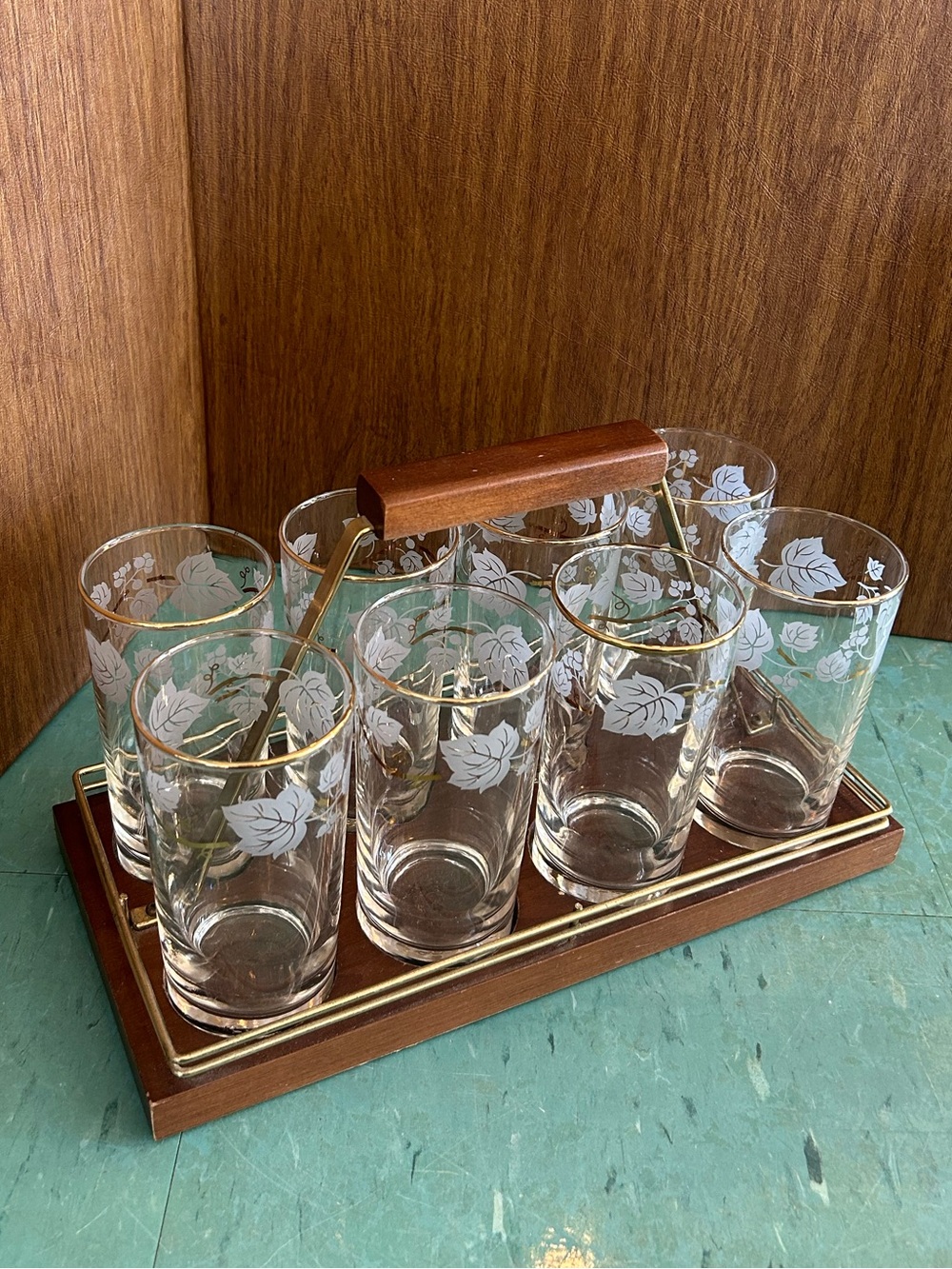 8 vintage Libbey cup glass set in the "Ivy Bower" leaves gold trim in wood caddy